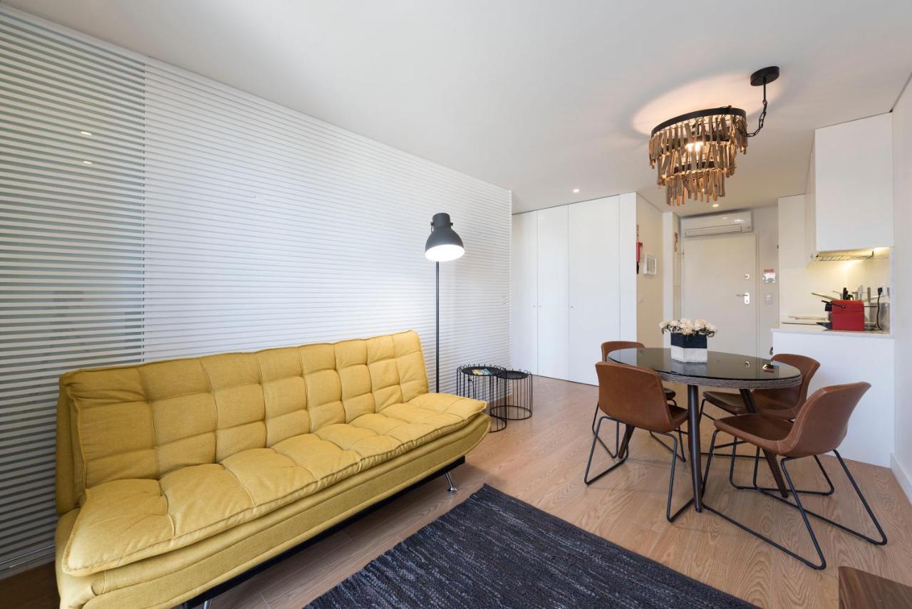 Lovelystay - Central Flat W/ Ac & Balcony Porto Ngoại thất bức ảnh